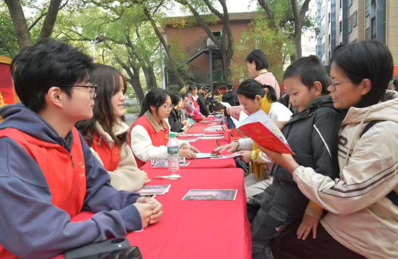 江西理工大学法学院学子为社区群众送上“家门口的宪法课”